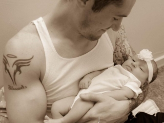 dad holding newborn