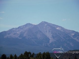 beautiful photo of mountain range